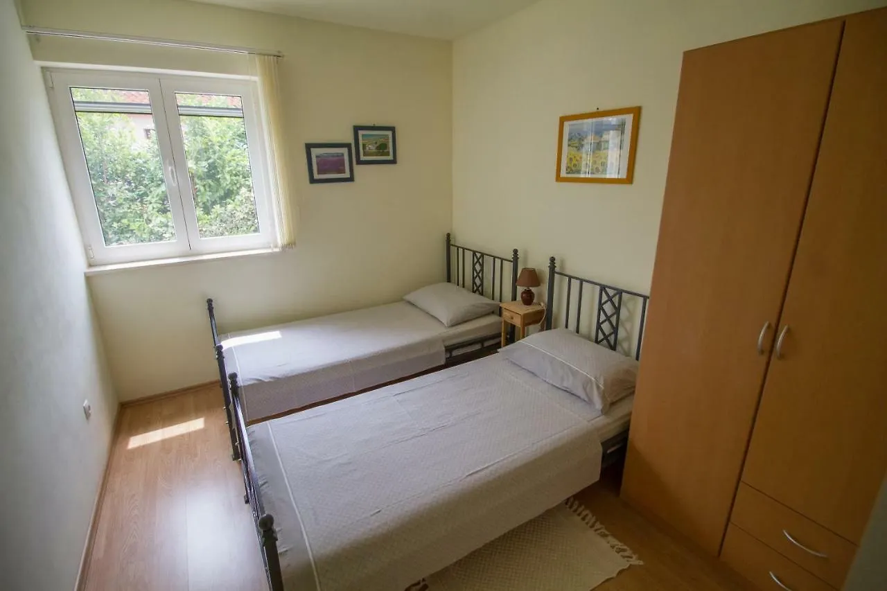 Apartments Ivana Ravni